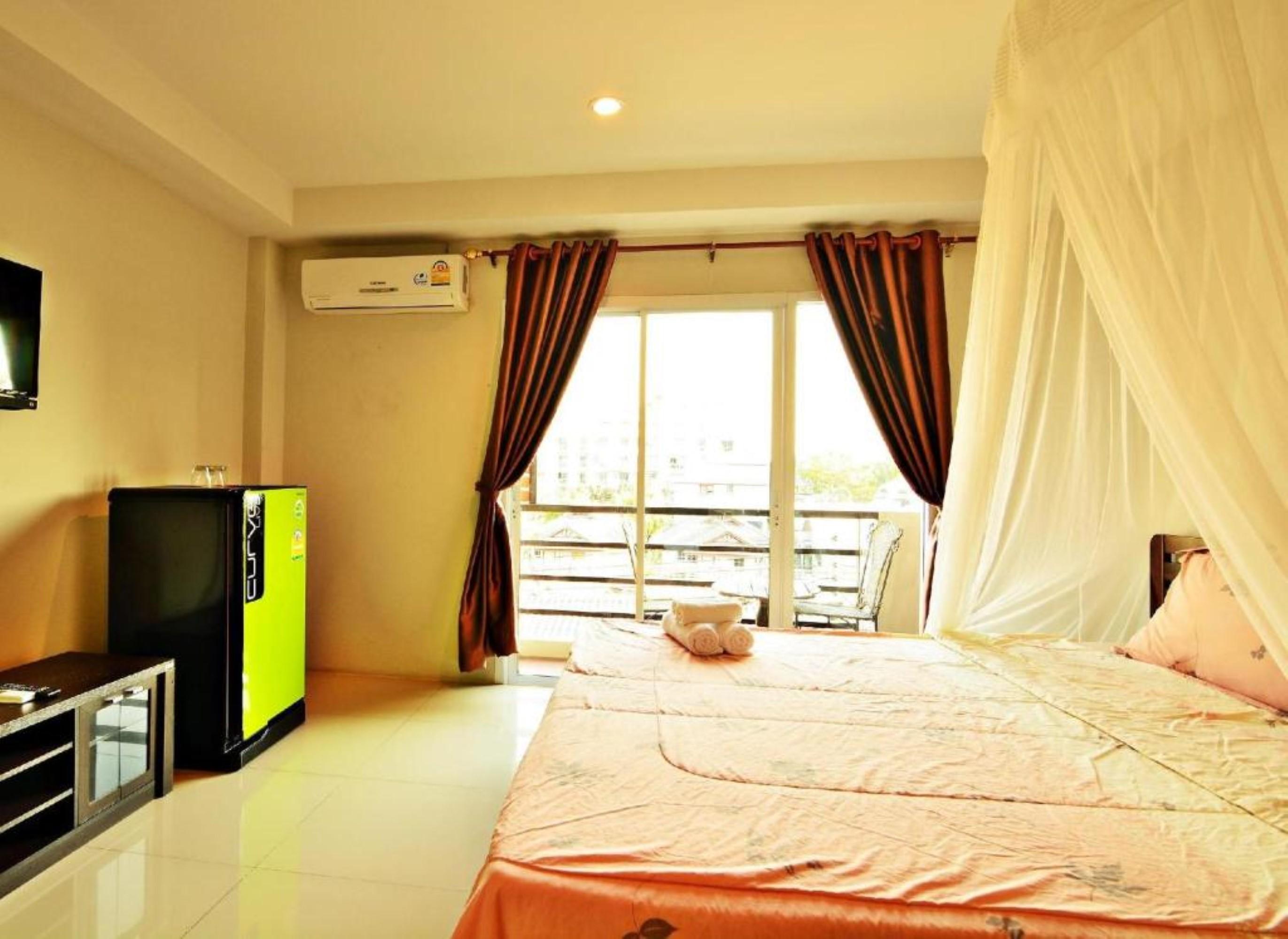 The Day Hotel Chonburi Extérieur photo