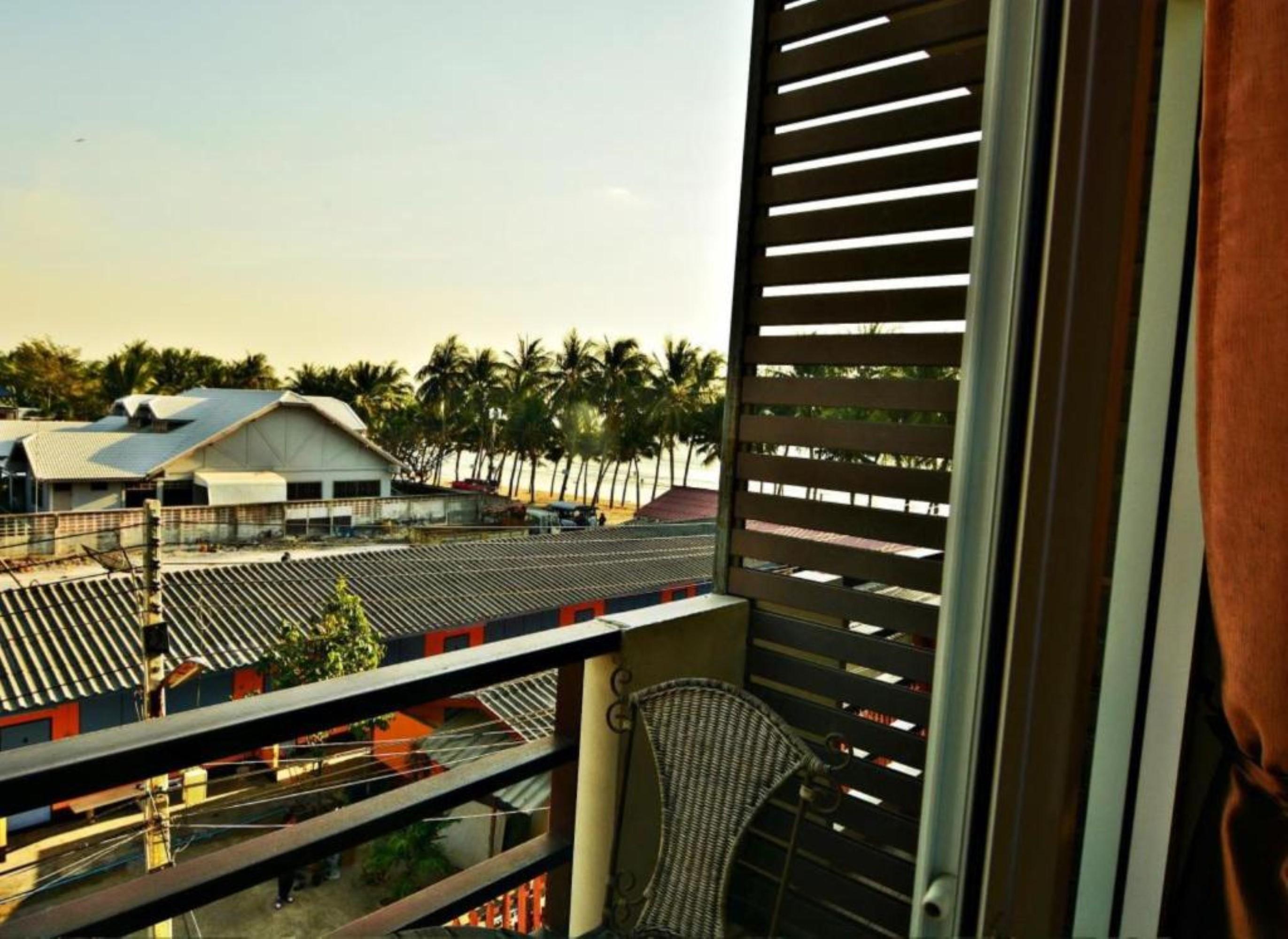 The Day Hotel Chonburi Extérieur photo