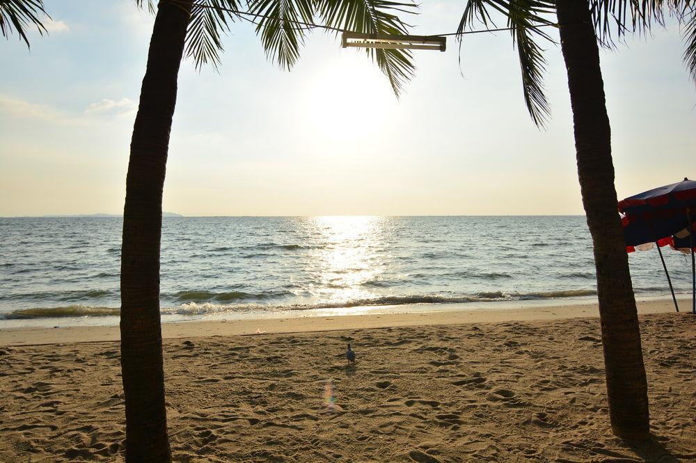 The Day Hotel Chonburi Extérieur photo