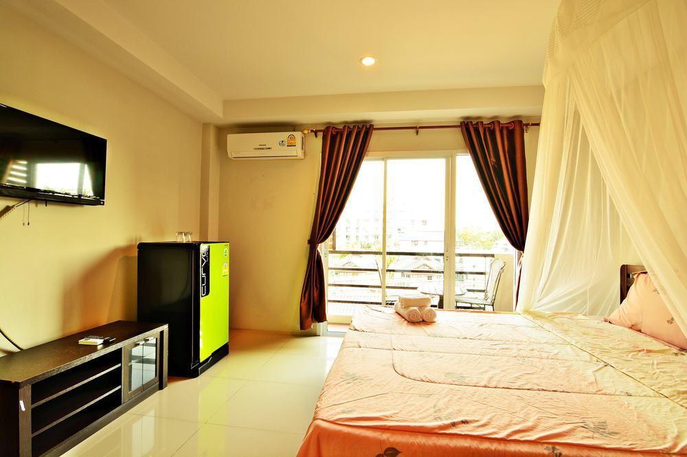The Day Hotel Chonburi Extérieur photo