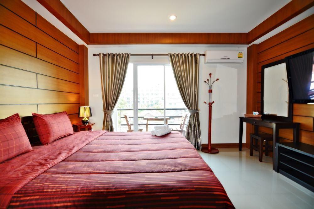 The Day Hotel Chonburi Extérieur photo