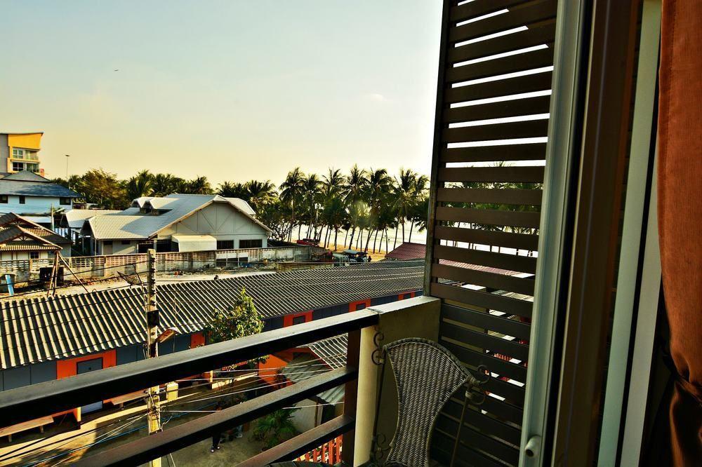 The Day Hotel Chonburi Extérieur photo
