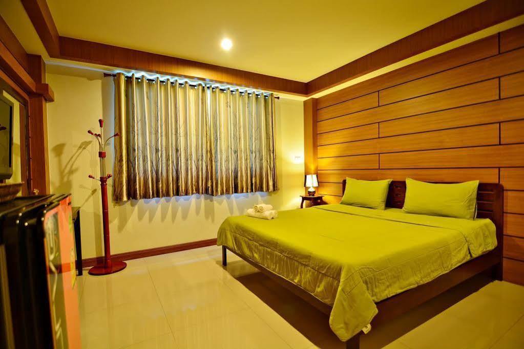 The Day Hotel Chonburi Extérieur photo