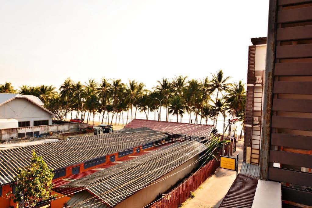The Day Hotel Chonburi Extérieur photo