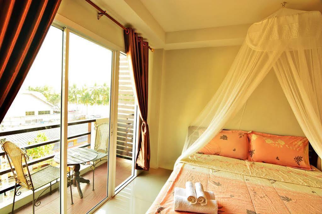 The Day Hotel Chonburi Extérieur photo